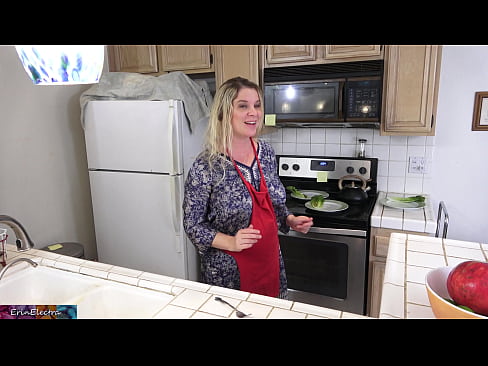 ❤️ Stepmom u munghje in cucina prima di a so data ❤ Pornografia dura à co.pi-porno.ru ❌️❤